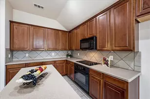 5907 Lantern Ln, Grand Prairie, TX 75052 - Photo 17