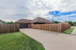 1308 Madeline Street, Commerce, TX 75428 - Photo 7