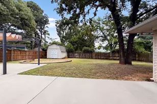 1805 Brookview Dr, Arlington, TX 76010 - Photo 19