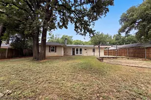 1805 Brookview Dr, Arlington, TX 76010 - Photo 5