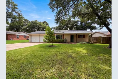 1805 Brookview Drive, Arlington, TX 76010 - Photo 1