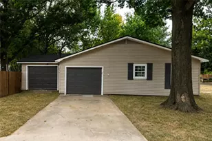 300 Broadway St, Whitesboro, TX 76273 - Photo 3