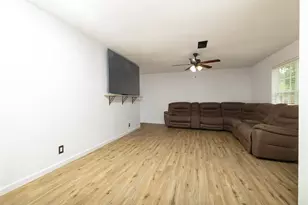 300 Broadway St, Whitesboro, TX 76273 - Photo 5