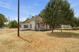 214 E Woodland St, Collinsville, TX 76233 - Photo 17