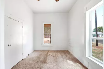 214 E Woodland Street, Collinsville, TX 76233 - Photo 5