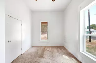 214 E Woodland St, Collinsville, TX 76233 - Photo 5