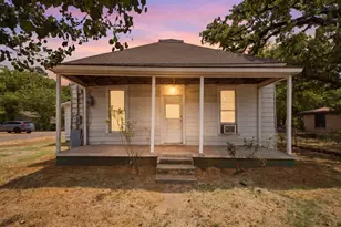 214 E Woodland St, Collinsville, TX 76233 - Photo 1