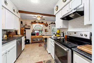 1022 Robin Road, Oak Ridge, TX 75161 - Photo 9