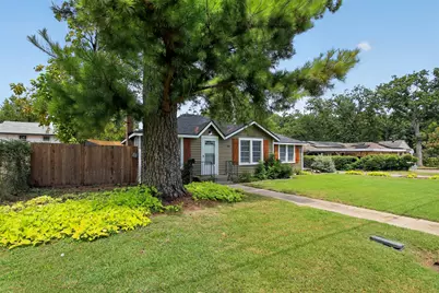 2811 Springdale Road, Fort Worth, TX 76111 - Photo 3