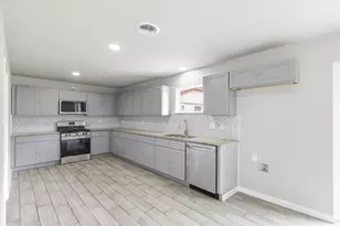 13634 Pyramid Dr, Farmers Branch, TX 75234 - Photo 11