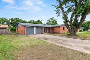 13634 Pyramid Dr, Farmers Branch, TX 75234 - Photo 3