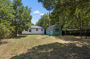 113 W Ave E, Garland, TX 75040 - Photo 15
