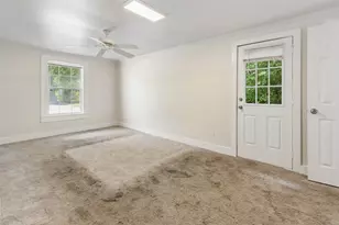 113 W Ave E, Garland, TX 75040 - Photo 11