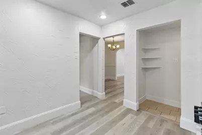 113 W Avenue E, Garland, TX 75040 - Photo 7