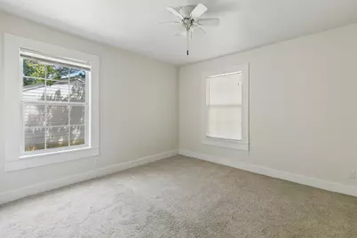 113 W Avenue E, Garland, TX 75040 - Photo 9