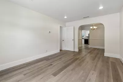 113 W Avenue E, Garland, TX 75040 - Photo 3