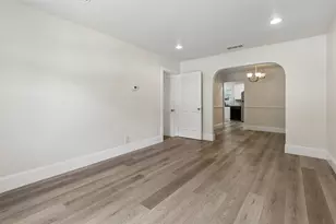 113 W Ave E, Garland, TX 75040 - Photo 3