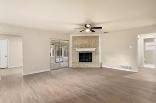 509 E Williamsburg Manor, Arlington, TX 76014 - Photo 7