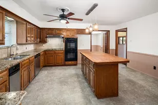 2621 Country Club Pkwy, Garland, TX 75043 - Photo 17