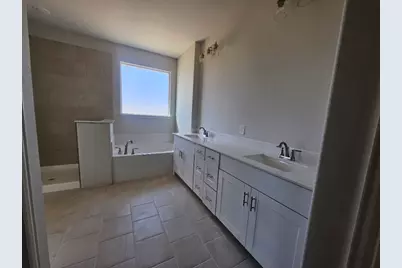 806 Silverleaf Drive, Ennis, TX 75119 - Photo 11