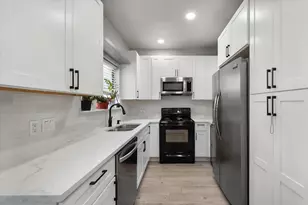 2730 Silver Creek Dr, Arlington, TX 76006 - Photo 3