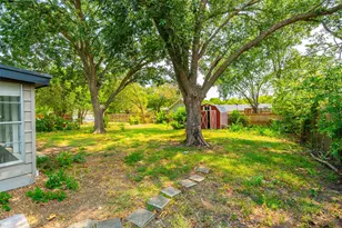 1208 E Timberview Ln, Arlington, TX 76014 - Photo 17