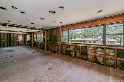 2900 Ryan Place Drive, Fort Worth, TX 76110 - Photo 7