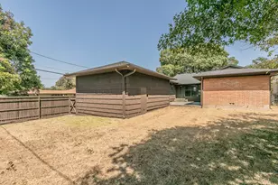 2900 Ryan Pl Dr, Fort Worth, TX 76110 - Photo 39