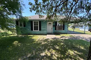 605 Oldham St, Bonham, TX 75418 - Photo 1