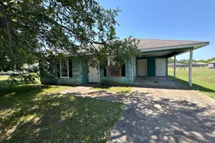 605 Oldham St, Bonham, TX 75418 - Photo 3