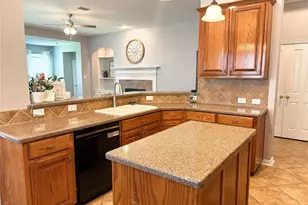 6852 Seacoast Dr, Grand Prairie, TX 75054 - Photo 11