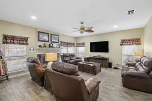 3039 Bosswood Ct, Grand Prairie, TX 75052 - Photo 9