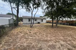 820 E Edith St, Irving, TX 75061 - Photo 17