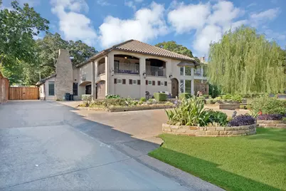 306 E Rochelle Boulevard, Irving, TX 75062 - Photo 3