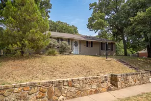 1006 N Lucas Dr, Grapevine, TX 76051 - Photo 3