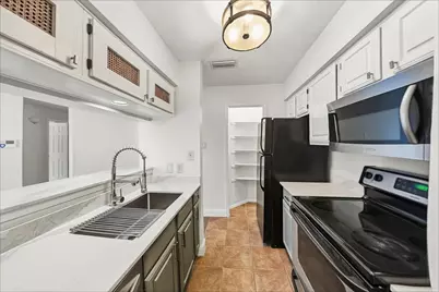 1108 Quail Valley Lane #221, Arlington, TX 76011 - Photo 5