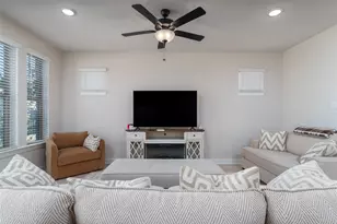 905 Carnation Dr, Crowley, TX 76036 - Photo 3