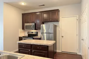 389 Ivan Dr, Lewisville, TX 75067 - Photo 7