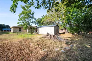 807 E Tyler St, Mexia, TX 76667 - Photo 25