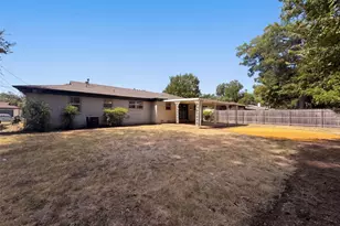 5421 Bonnie Wayne St, Haltom City, TX 76117 - Photo 5