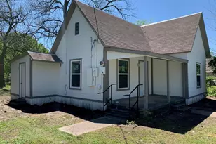 1012 Faye St, Gainesville, TX 76240 - Photo 9