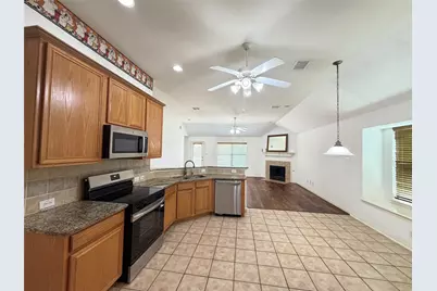 7806 Quiet Waters Drive, Arlington, TX 76016 - Photo 11