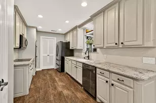 1946 Oakbluff Dr, Carrollton, TX 75007 - Photo 9