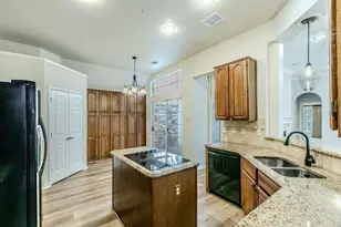 3107 Lake Oak Dr, Arlington, TX 76017 - Photo 9