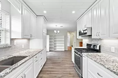 300 Parkwood Place, Lewisville, TX 75067 - Photo 7