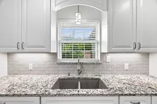 300 Parkwood Pl, Lewisville, TX 75067 - Photo 5