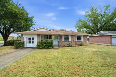 300 Parkwood Place, Lewisville, TX 75067 - Photo 33