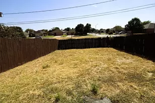 1025 NW Summercrest Blvd, Burleson, TX 76028 - Photo 19