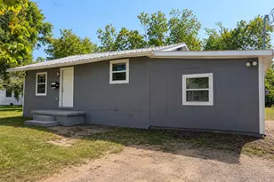 1306 Locust St, Commerce, TX 75428 - Photo 1