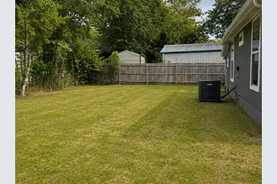 1306 Locust Street, Commerce, TX 75428 - Photo 15